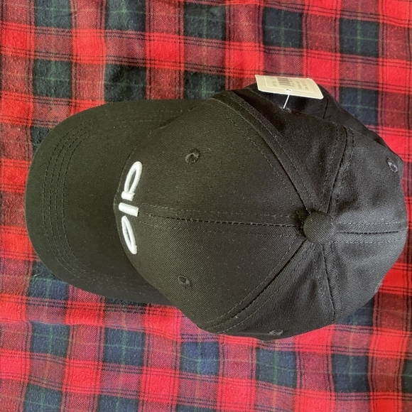 ALO Yoga Black Cap - Picture 4 of 5